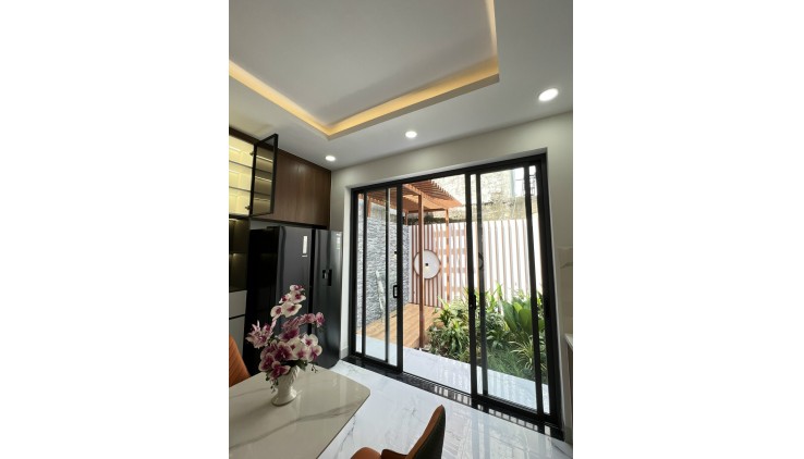 Nhà đẹp nung ninh, ngay khu công nghệ cao Quận 9 - sổ hoàn công đủ chờ sang tên